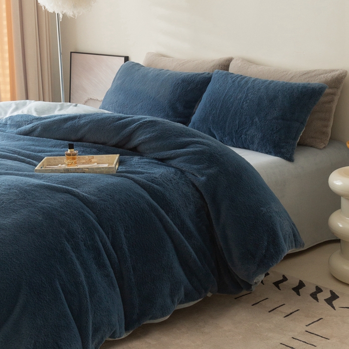 91家纺网 家纺一手货源 找家纺 ONE TWO ONE 121 2025新款A类加厚兔毛绒纯色四件套-安娜 安娜-暖蓝