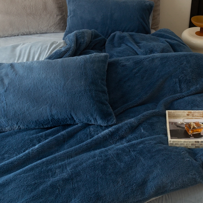 91家纺网 家纺一手货源 找家纺 ONE TWO ONE 121 2025新款A类加厚兔毛绒纯色四件套-安娜 安娜-暖蓝