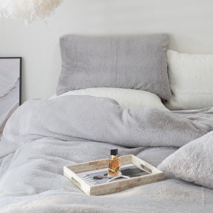 91家纺网 家纺一手货源 找家纺 ONE TWO ONE 121 2025新款A类加厚兔毛绒纯色四件套-安娜 安娜-灰咖