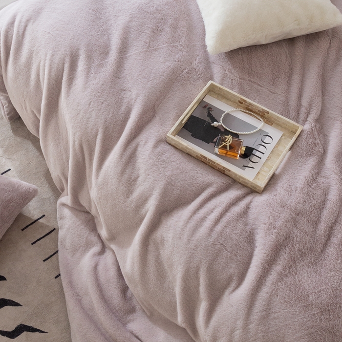 91家纺网 家纺一手货源 找家纺 ONE TWO ONE 121 2025新款A类加厚兔毛绒纯色四件套-安娜 安娜-云紫