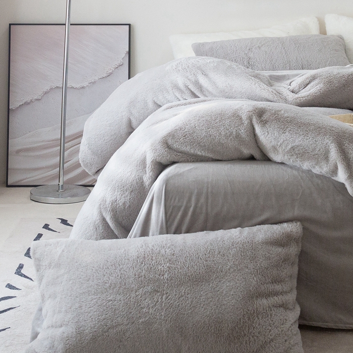 91家纺网 家纺一手货源 找家纺 ONE TWO ONE 121 2025新款A类加厚兔毛绒纯色四件套-安娜 安娜-灰咖