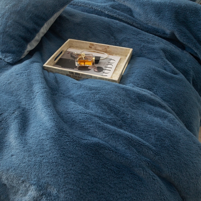 91家纺网 家纺一手货源 找家纺 ONE TWO ONE 121 2025新款A类加厚兔毛绒纯色四件套-安娜 安娜-暖蓝