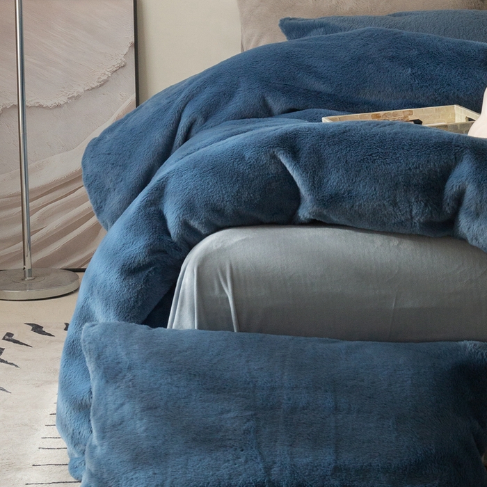 91家纺网 家纺一手货源 找家纺 ONE TWO ONE 121 2025新款A类加厚兔毛绒纯色四件套-安娜 安娜-暖蓝
