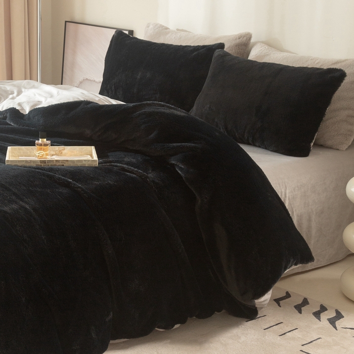 91家纺网 家纺一手货源 找家纺 ONE TWO ONE 121 2025新款A类加厚兔毛绒纯色四件套-安娜 安娜-熊猫