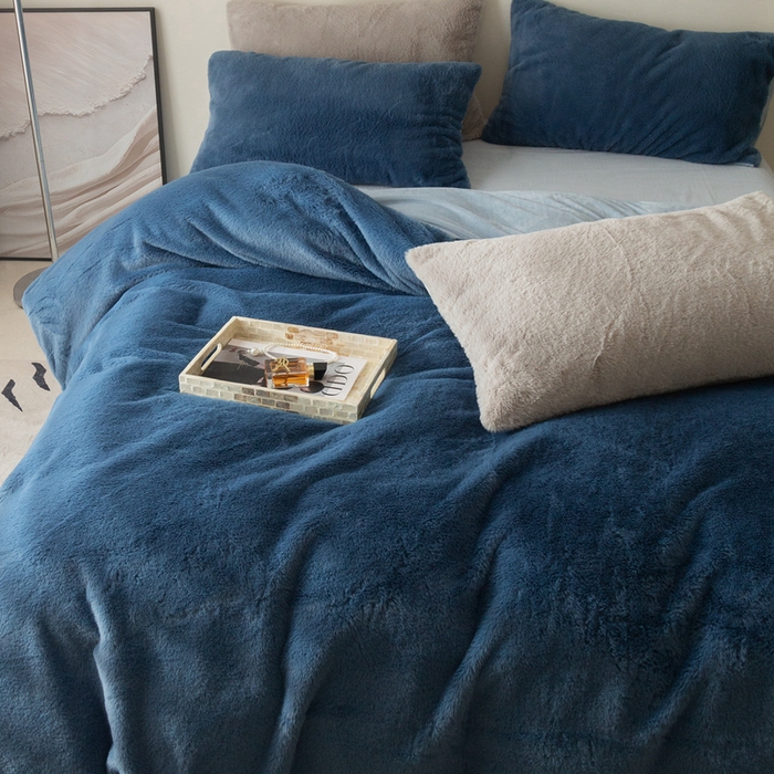 91家纺网 家纺一手货源 找家纺 ONE TWO ONE 121 2025新款A类加厚兔毛绒纯色四件套-安娜 安娜-暖蓝