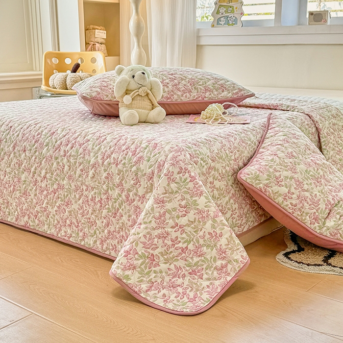 91家纺网 家纺一手货源 找家纺 （总）汣沐生活 2025新款可水洗针织棉印花款夹棉床盖床盖三件套