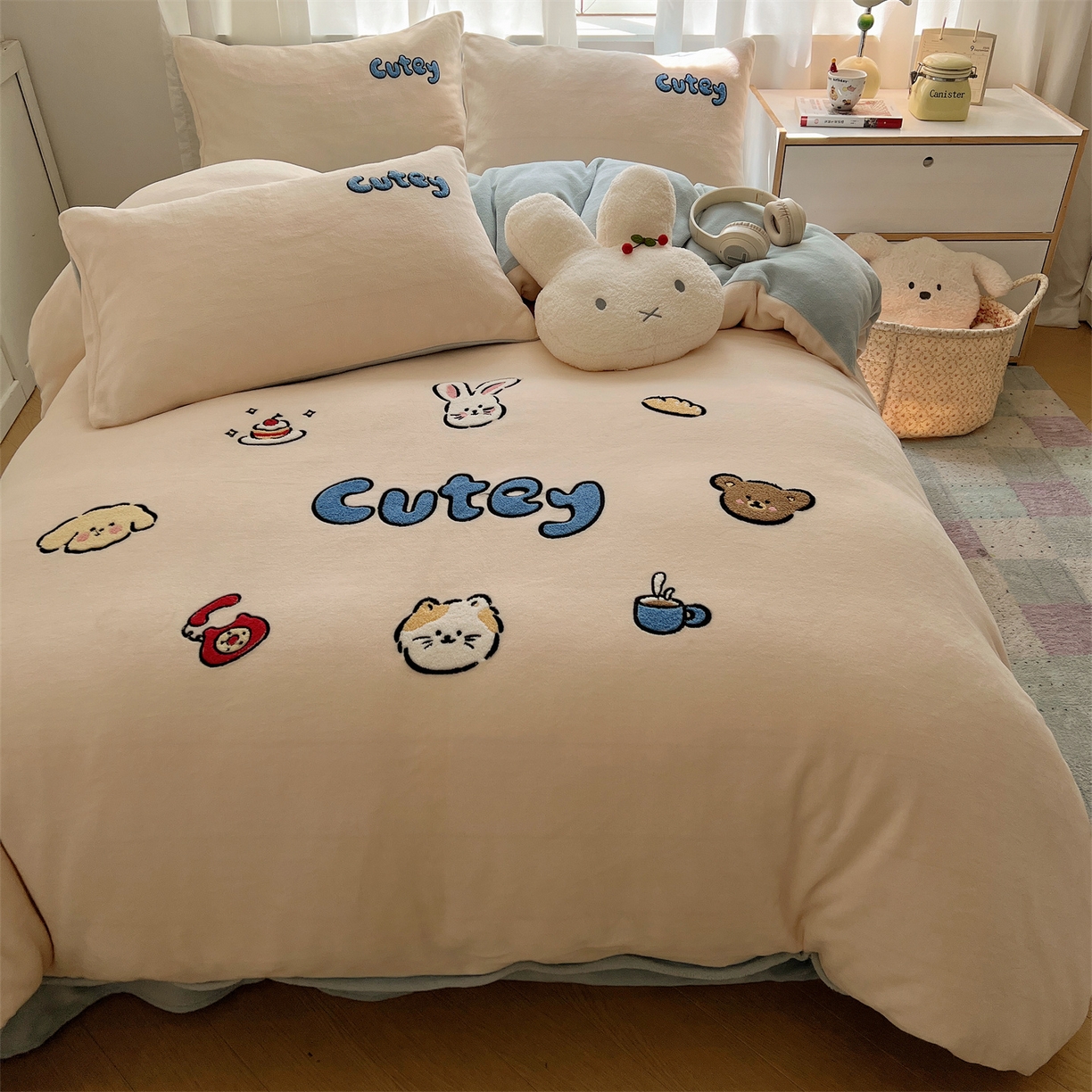 91家纺网 家纺一手货源 找家纺 （总）有间小屋 2025新款大版毛巾绣牛奶绒四件套