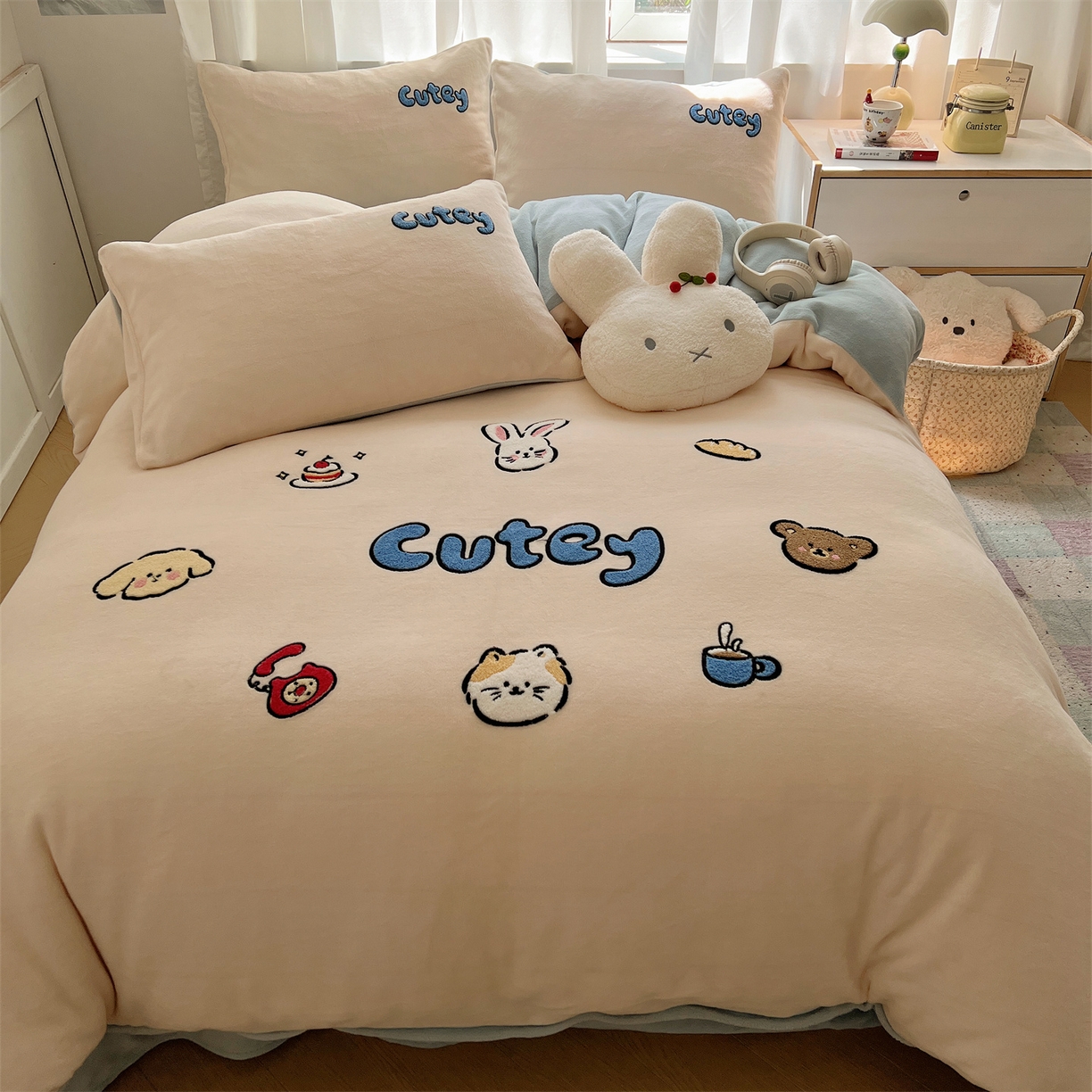 91家纺网 家纺一手货源 找家纺 （总）有间小屋 2025新款大版毛巾绣牛奶绒四件套