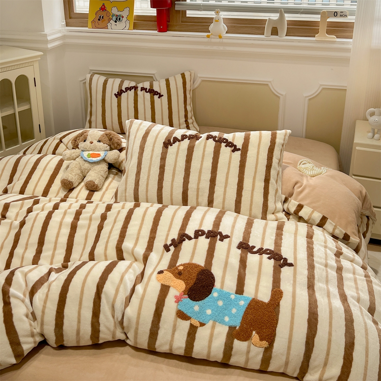 91家纺网 家纺一手货源 找家纺 （总）有间小屋 2025新款牛奶绒毛巾绣四件套