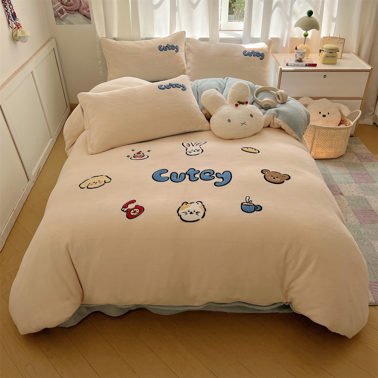 91家纺网 家纺一手货源 找家纺 （总）有间小屋 2025新款大版毛巾绣牛奶绒四件套