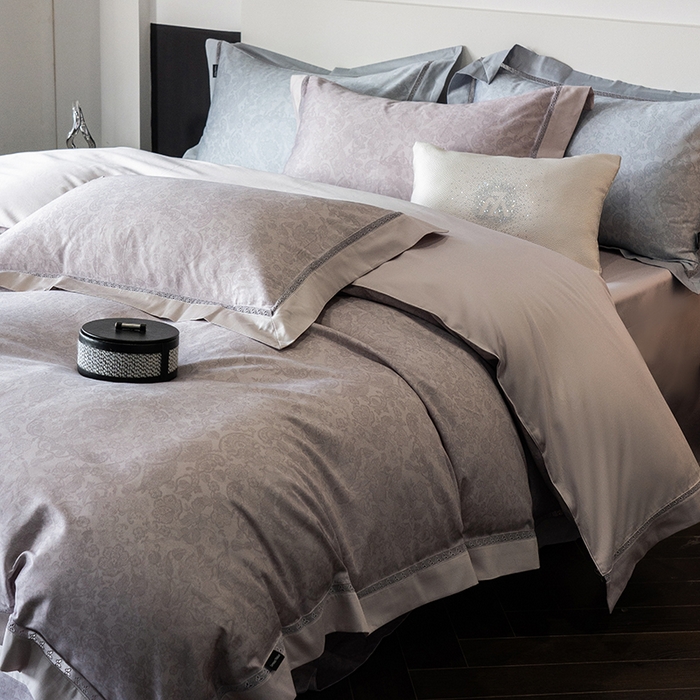 91家纺网 家纺一手货源 找家纺 ONE TWO ONE 121 2025新款高支高密贡缎长绒棉四件套-绮梦 绮梦-紫