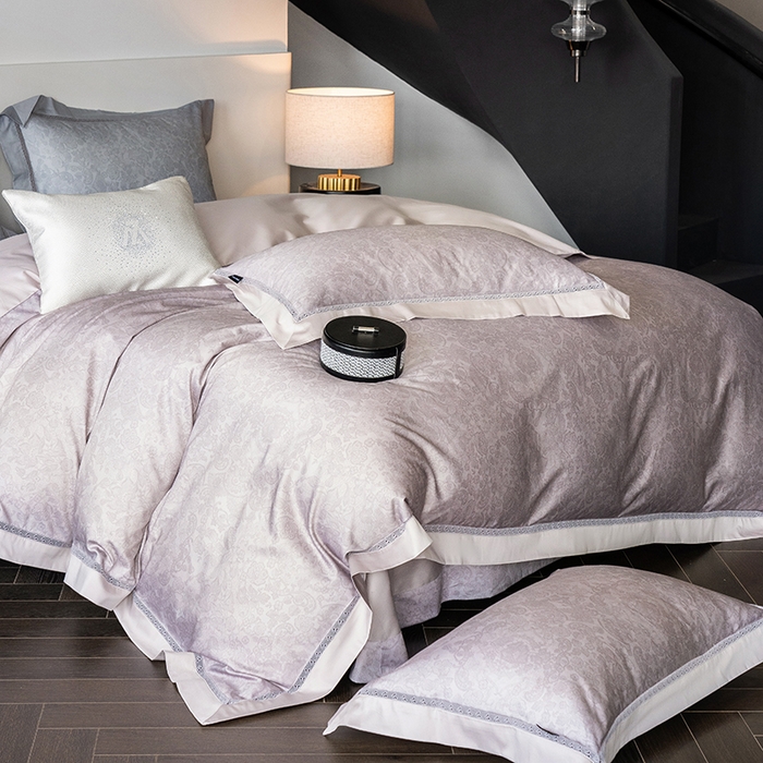 91家纺网 家纺一手货源 找家纺 ONE TWO ONE 121 2025新款高支高密贡缎长绒棉四件套-绮梦 绮梦-紫