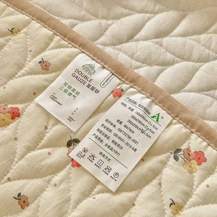 91家纺网 家纺一手货源 找家纺 汣沐生活 2025新款可水洗针织棉印花款夹棉床盖床盖三件套 春山花渡