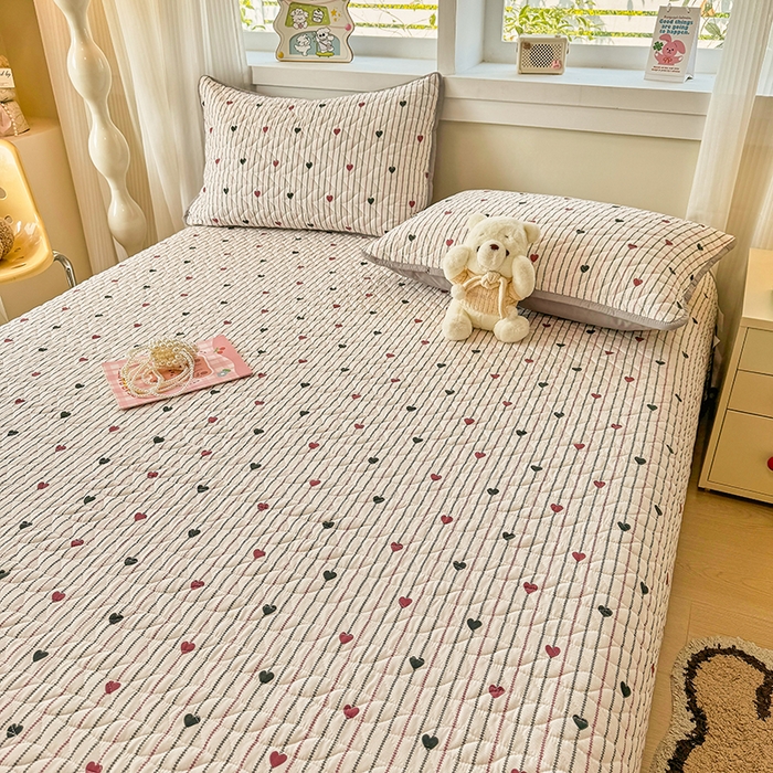 91家纺网 家纺一手货源 找家纺 汣沐生活 2025新款可水洗针织棉印花款夹棉床盖床盖三件套 春物生