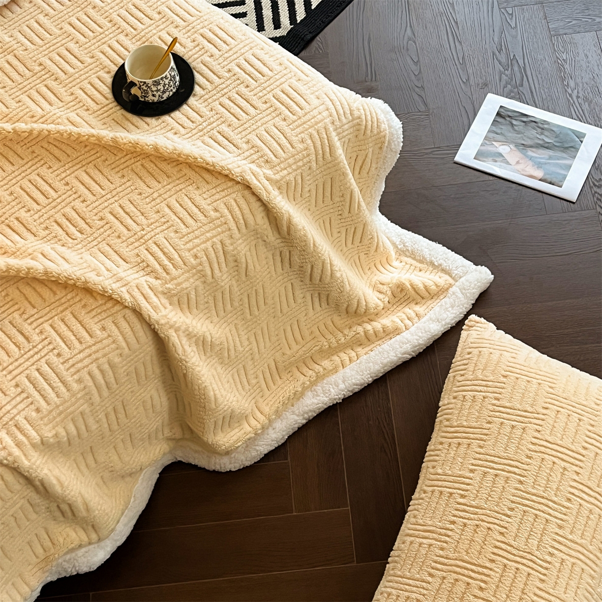 91家纺网 家纺一手货源 找家纺 （总）丝幔家纺 2025新款A类提花舒棉绒毯-饼干花