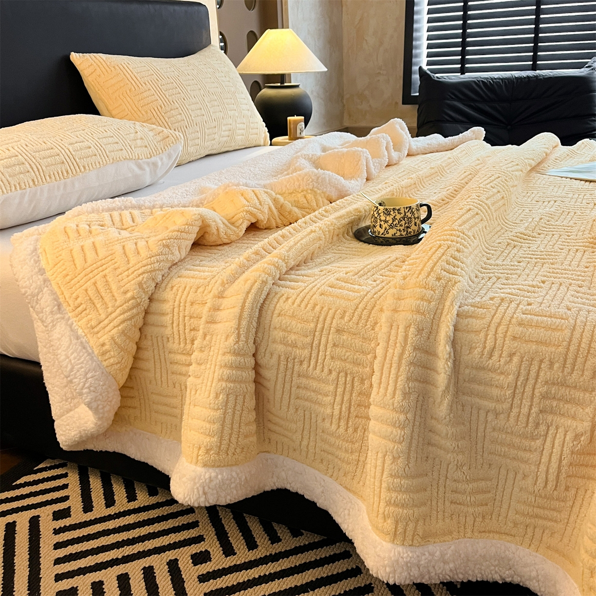 91家纺网 家纺一手货源 找家纺 （总）丝幔家纺 2025新款A类提花舒棉绒毯-饼干花