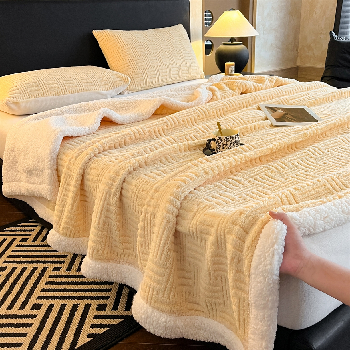 91家纺网 家纺一手货源 找家纺 （总）丝幔家纺 2025新款A类提花舒棉绒毯-饼干花