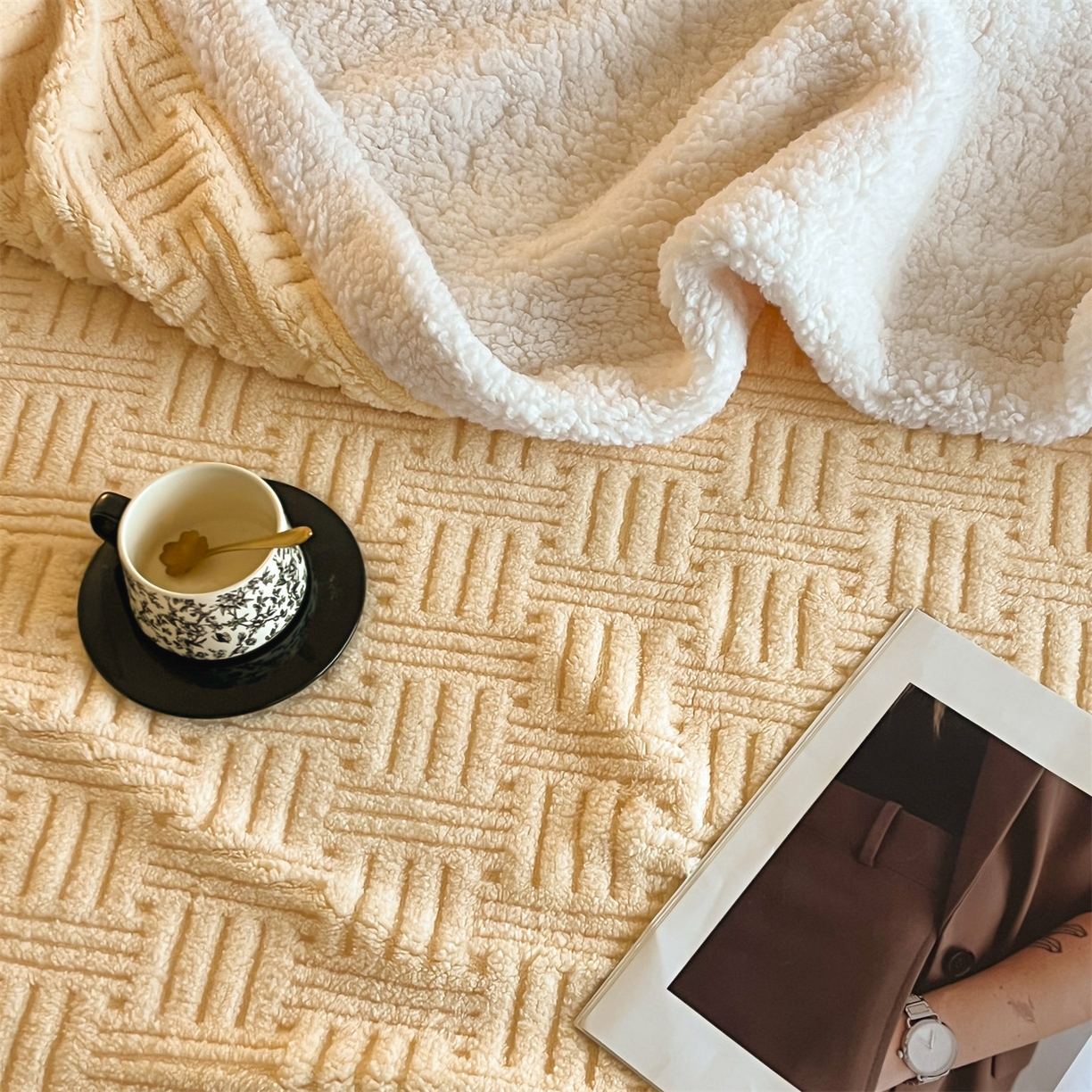 91家纺网 家纺一手货源 找家纺 （总）丝幔家纺 2025新款A类提花舒棉绒毯-饼干花