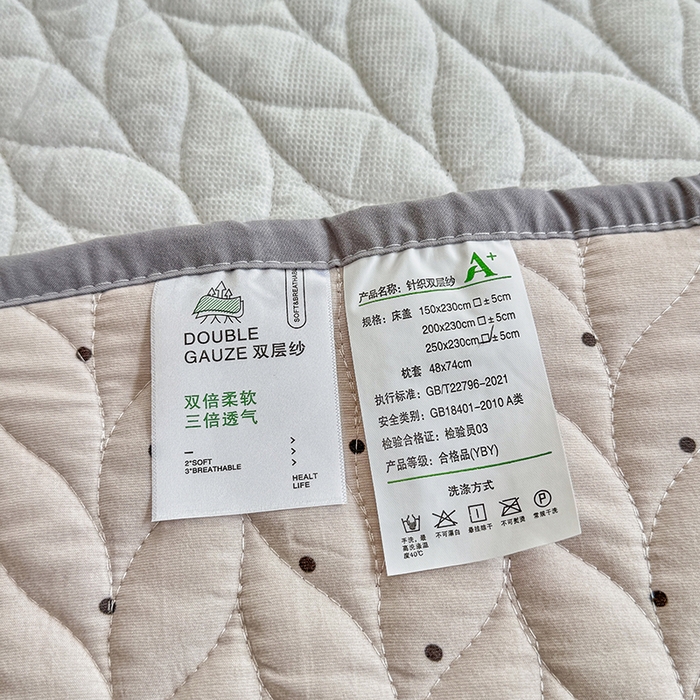 91家纺网 家纺一手货源 找家纺 汣沐生活 2025新款可水洗针织棉印花款夹棉床盖床盖三件套 复古红波点