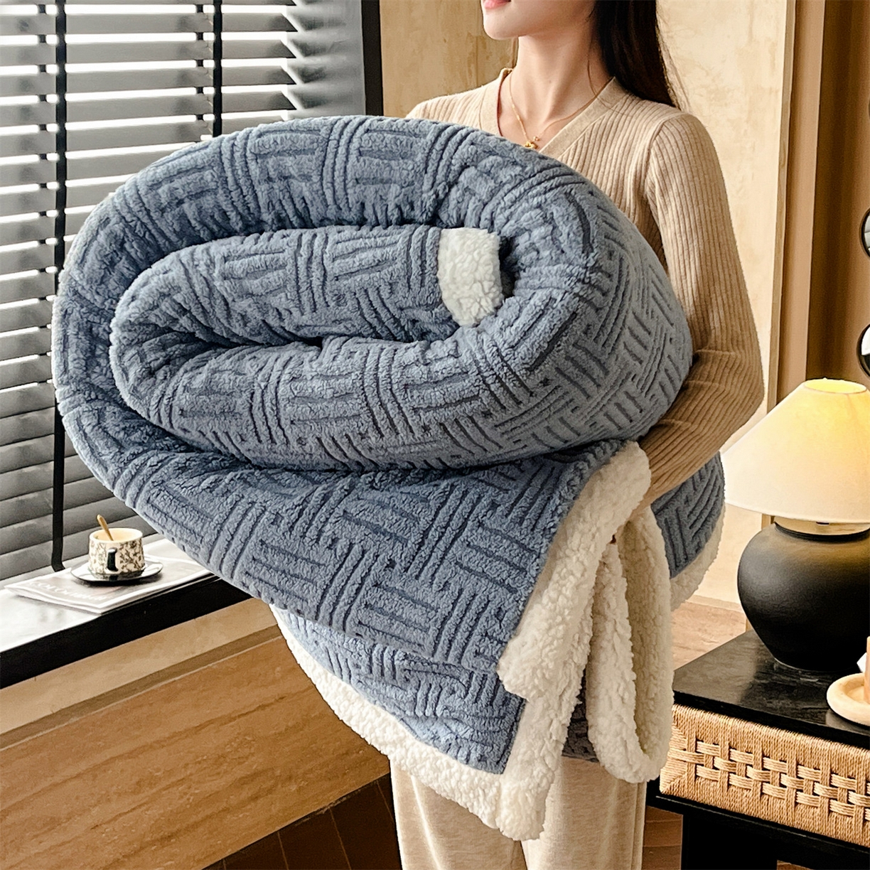 91家纺网 家纺一手货源 找家纺 （总）丝幔家纺 2025新款A类提花舒棉绒毯-饼干花