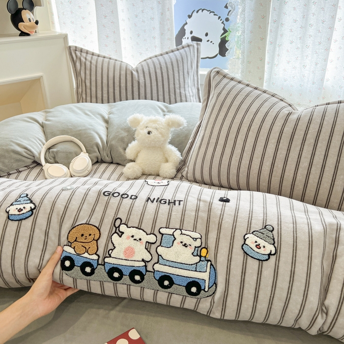 倾慕家纺 2026新款卡通毛巾绣加厚保暖牛奶绒四件套 迷你小车
