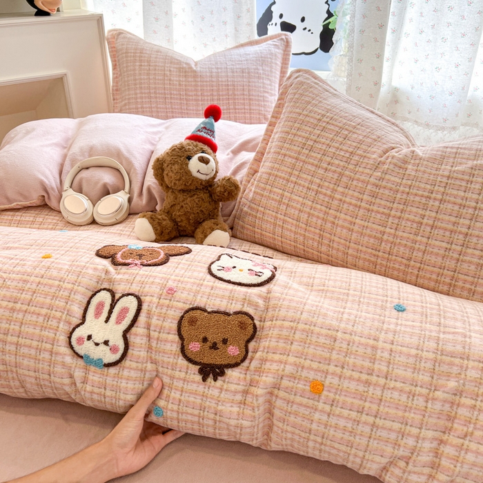 倾慕家纺 2026新款卡通毛巾绣加厚保暖牛奶绒四件套 猫咪熊兔