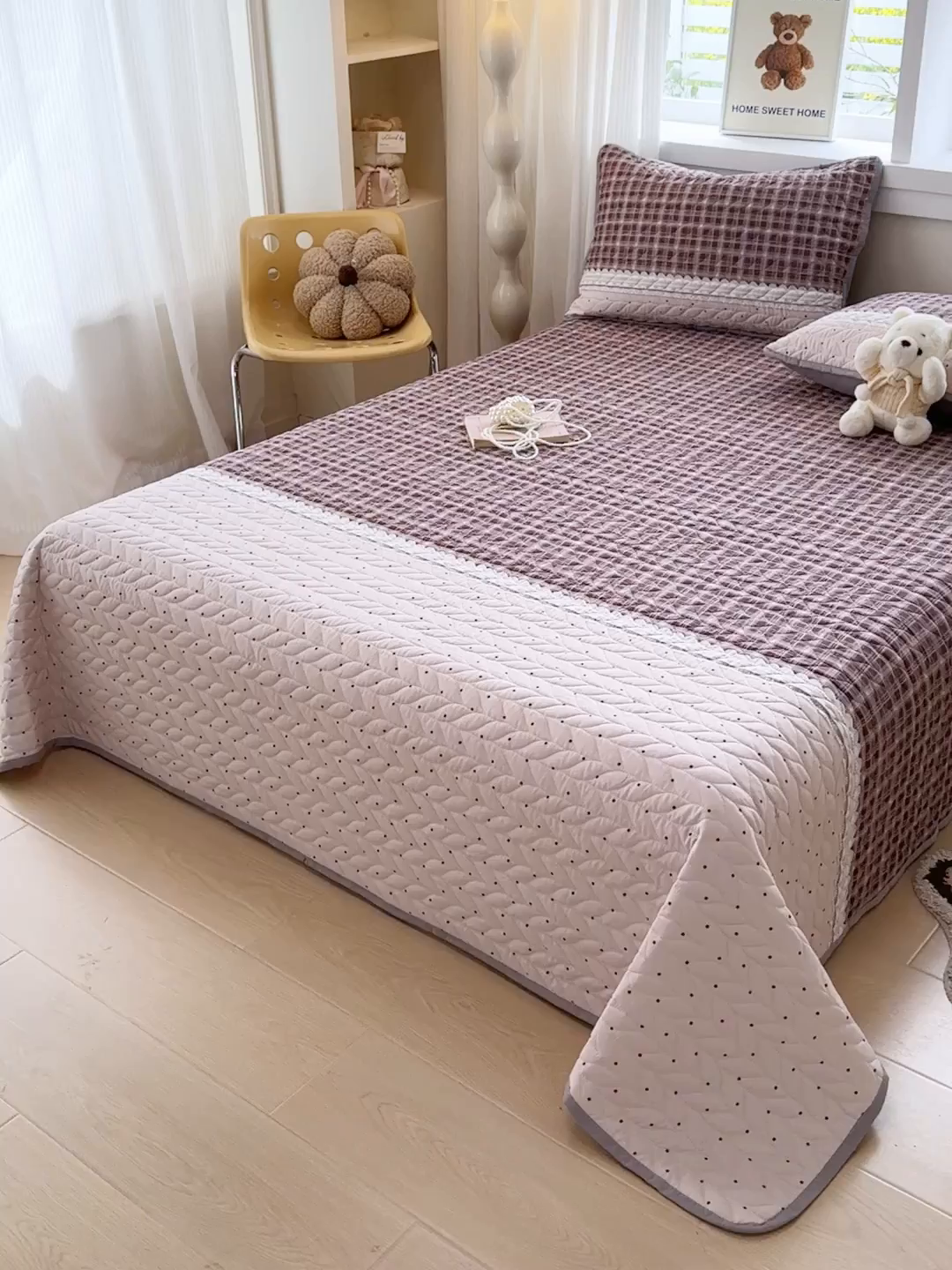 91家纺网 家纺一手货源 找家纺 汣沐生活 2025新款可水洗针织棉印花款夹棉床盖床盖三件套 复古红波点