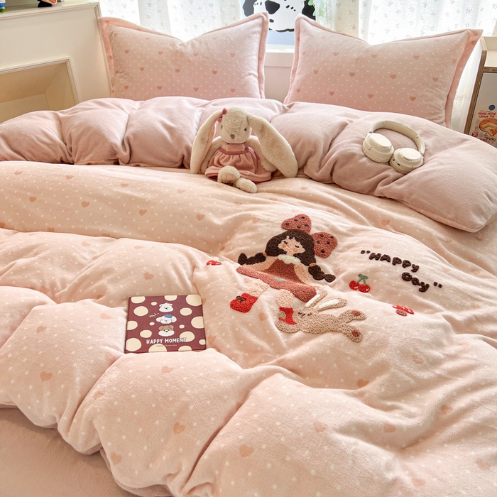 91家纺网 家纺一手货源 找家纺 倾慕家纺 2026新款卡通毛巾绣加厚保暖牛奶绒单被套 爱心女孩