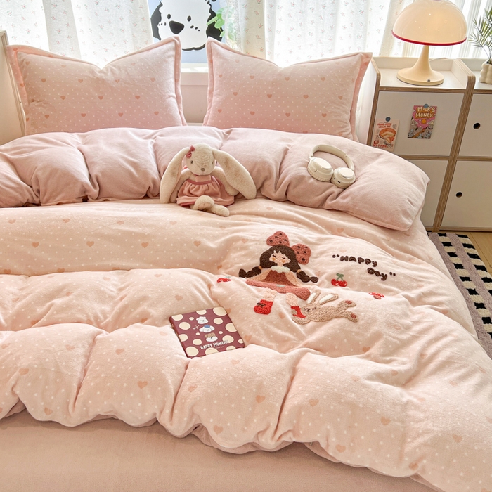 91家纺网 家纺一手货源 找家纺 倾慕家纺 2026新款卡通毛巾绣加厚保暖牛奶绒单被套 爱心女孩