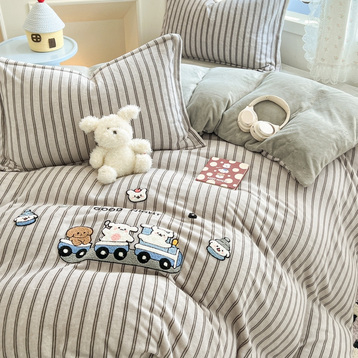 91家纺网 家纺一手货源 找家纺 倾慕家纺 2026新款卡通毛巾绣加厚保暖牛奶绒单被套 迷你小车