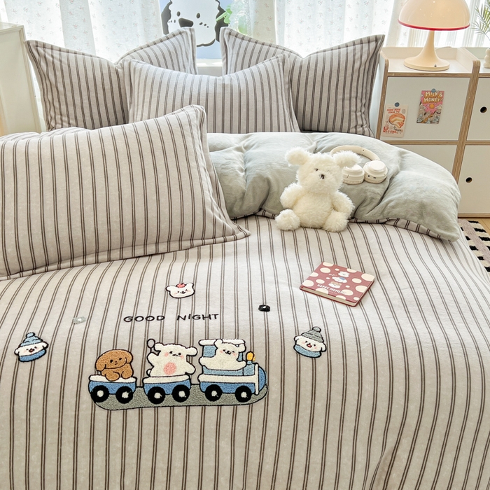 91家纺网 家纺一手货源 找家纺 倾慕家纺 2026新款卡通毛巾绣加厚保暖牛奶绒单被套 迷你小车
