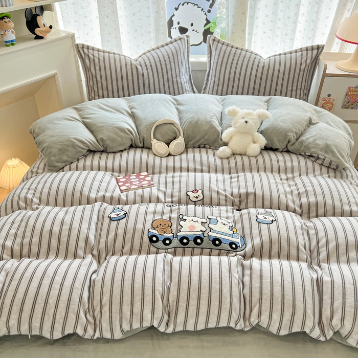 91家纺网 家纺一手货源 找家纺 倾慕家纺 2026新款卡通毛巾绣加厚保暖牛奶绒单被套 迷你小车