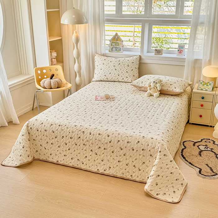 91家纺网 家纺一手货源 找家纺 汣沐生活 2025新款可水洗针织棉印花款夹棉床盖床盖三件套 嘉奈