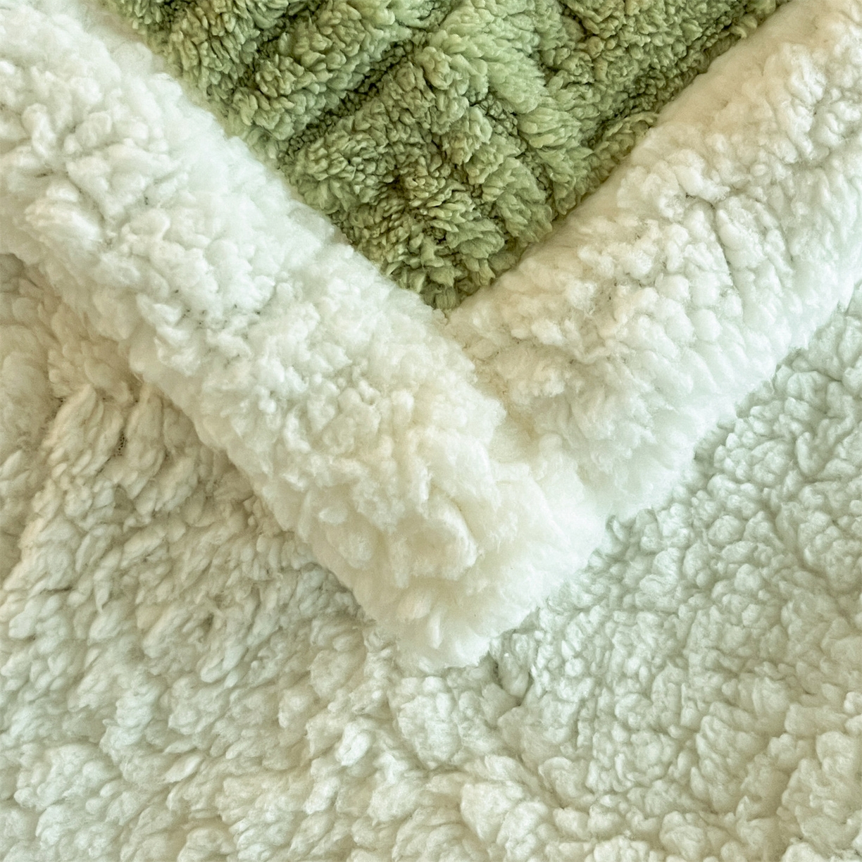 91家纺网 家纺一手货源 找家纺 丝幔家纺 2025新款A类提花舒棉绒毯-饼干花 饼干花-迷露绿