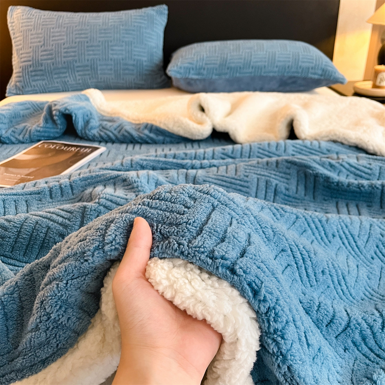 91家纺网 家纺一手货源 找家纺 丝幔家纺 2025新款A类提花舒棉绒毯-饼干花 饼干花-深海蓝