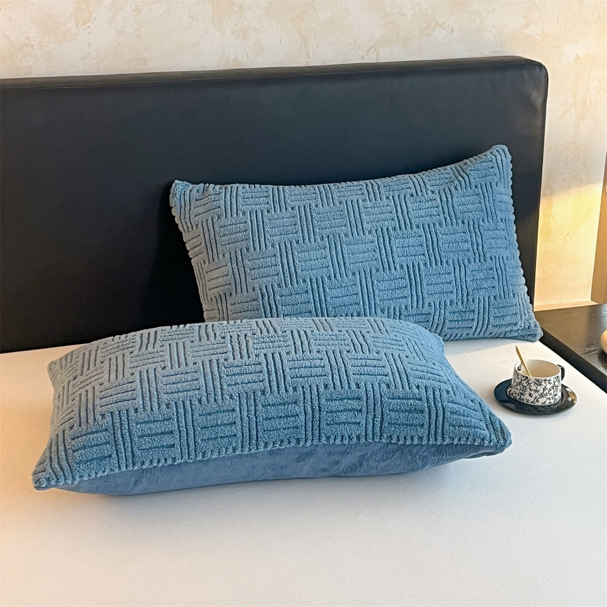 91家纺网 家纺一手货源 找家纺 丝幔家纺 2025新款A类提花舒棉绒毯-饼干花 饼干花-深海蓝