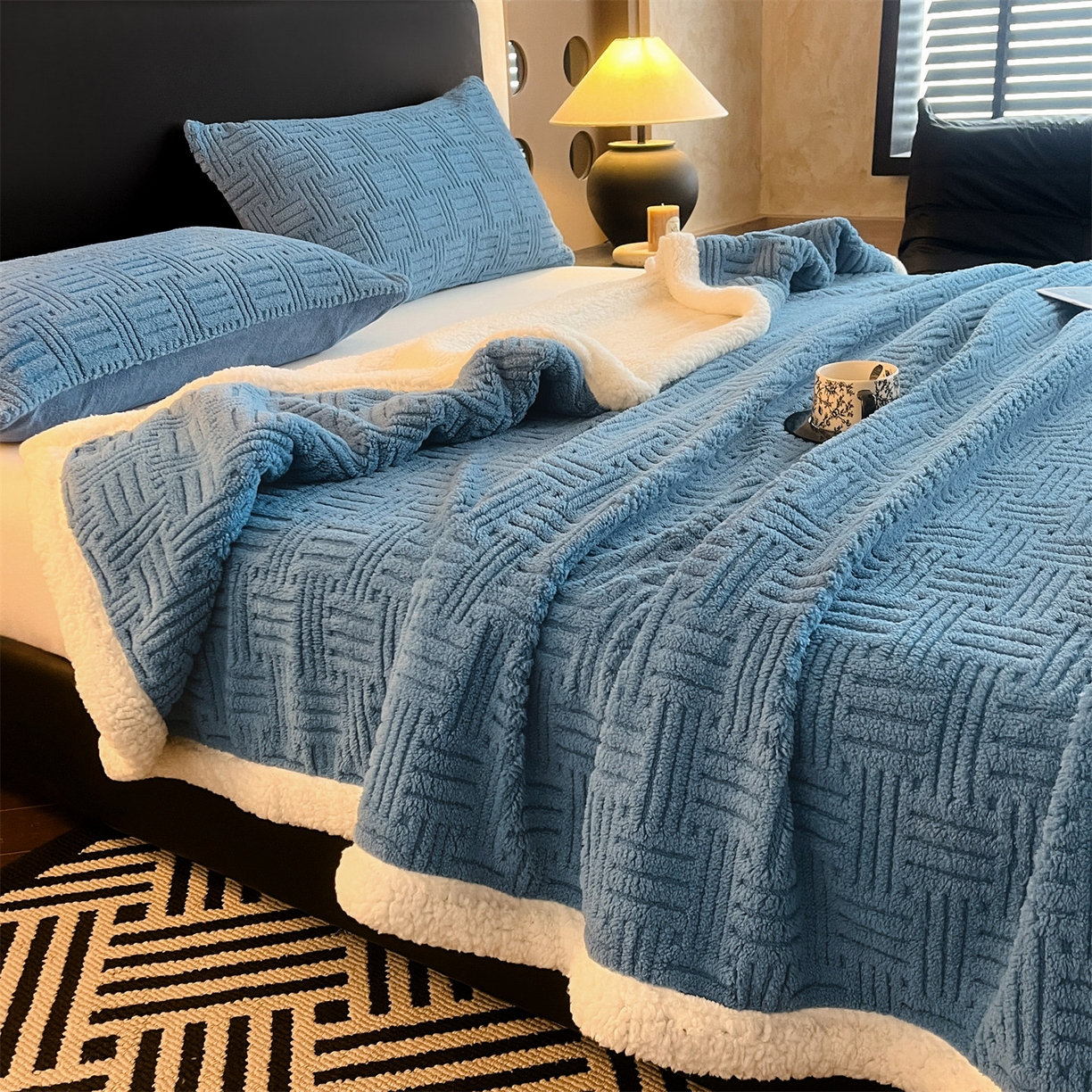 91家纺网 家纺一手货源 找家纺 丝幔家纺 2025新款A类提花舒棉绒毯-饼干花 饼干花-深海蓝