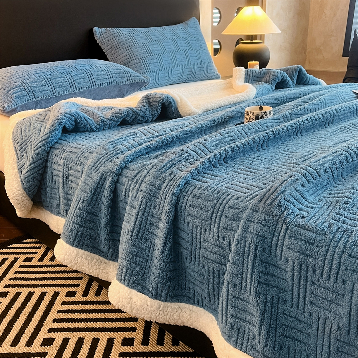 91家纺网 家纺一手货源 找家纺 丝幔家纺 2025新款A类提花舒棉绒毯-饼干花 饼干花-深海蓝