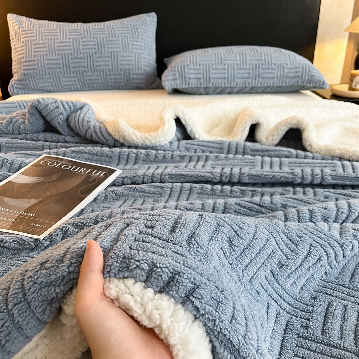 91家纺网 家纺一手货源 找家纺 丝幔家纺 2025新款A类提花舒棉绒毯-饼干花 饼干花-夜色灰