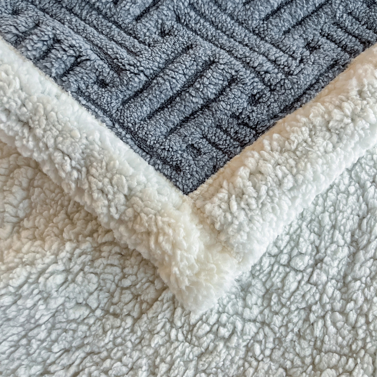 91家纺网 家纺一手货源 找家纺 丝幔家纺 2025新款A类提花舒棉绒毯-饼干花 饼干花-夜色灰