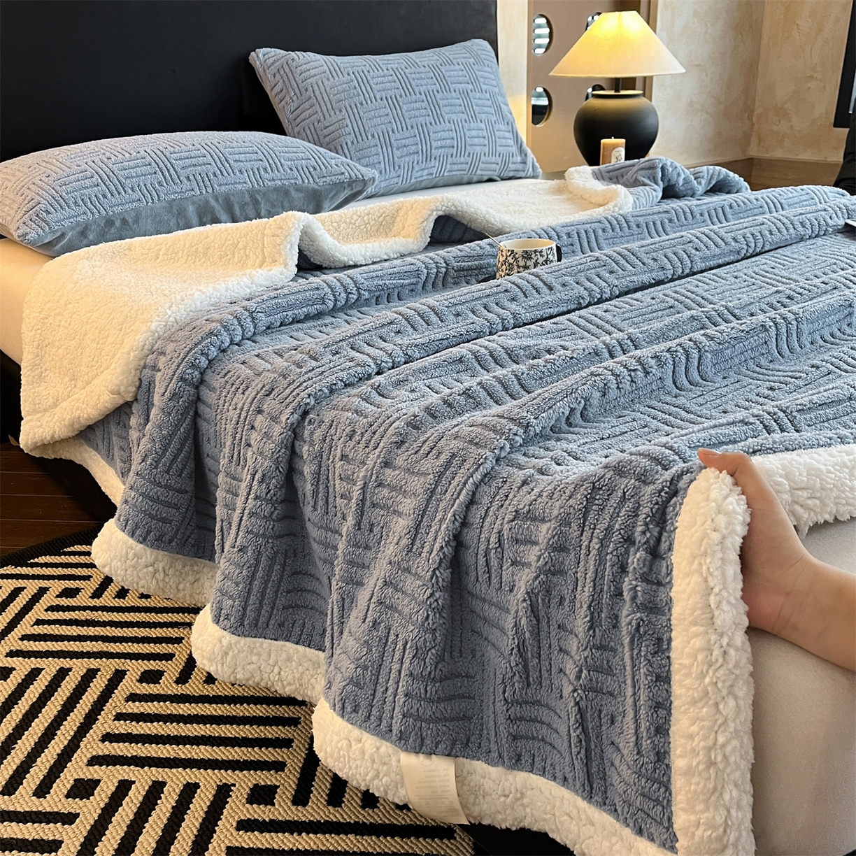 91家纺网 家纺一手货源 找家纺 丝幔家纺 2025新款A类提花舒棉绒毯-饼干花 饼干花-夜色灰