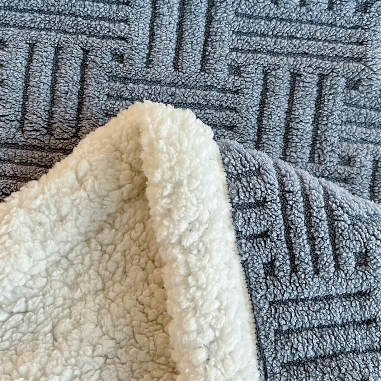 91家纺网 家纺一手货源 找家纺 丝幔家纺 2025新款A类提花舒棉绒毯-饼干花 饼干花-夜色灰