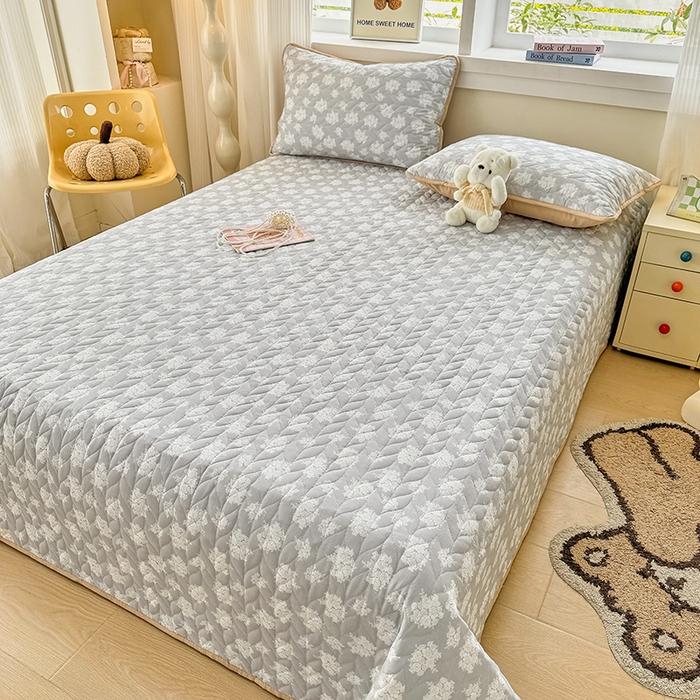 91家纺网 家纺一手货源 找家纺 汣沐生活 2025新款可水洗针织棉印花款夹棉床盖床盖三件套 时宜-咖