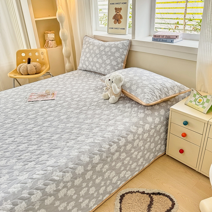 91家纺网 家纺一手货源 找家纺 汣沐生活 2025新款可水洗针织棉印花款夹棉床盖床盖三件套 时宜-咖