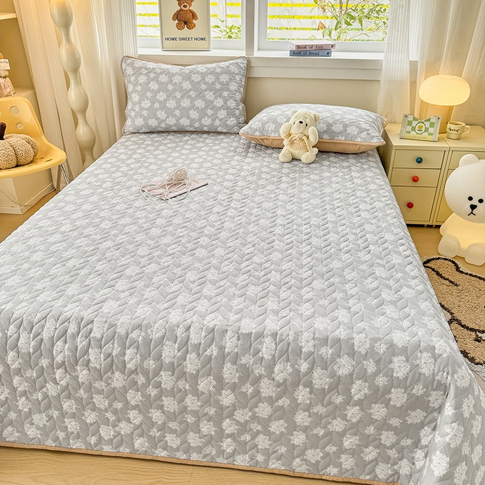 91家纺网 家纺一手货源 找家纺 汣沐生活 2025新款可水洗针织棉印花款夹棉床盖床盖三件套 时宜-咖