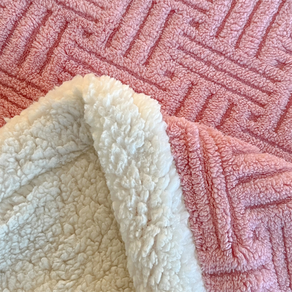 91家纺网 家纺一手货源 找家纺 丝幔家纺 2025新款A类提花舒棉绒毯-饼干花 饼干花-樱花粉