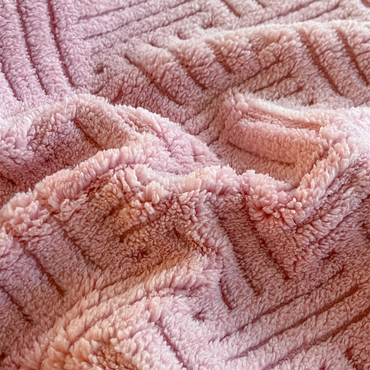 91家纺网 家纺一手货源 找家纺 丝幔家纺 2025新款A类提花舒棉绒毯-饼干花 饼干花-樱花粉