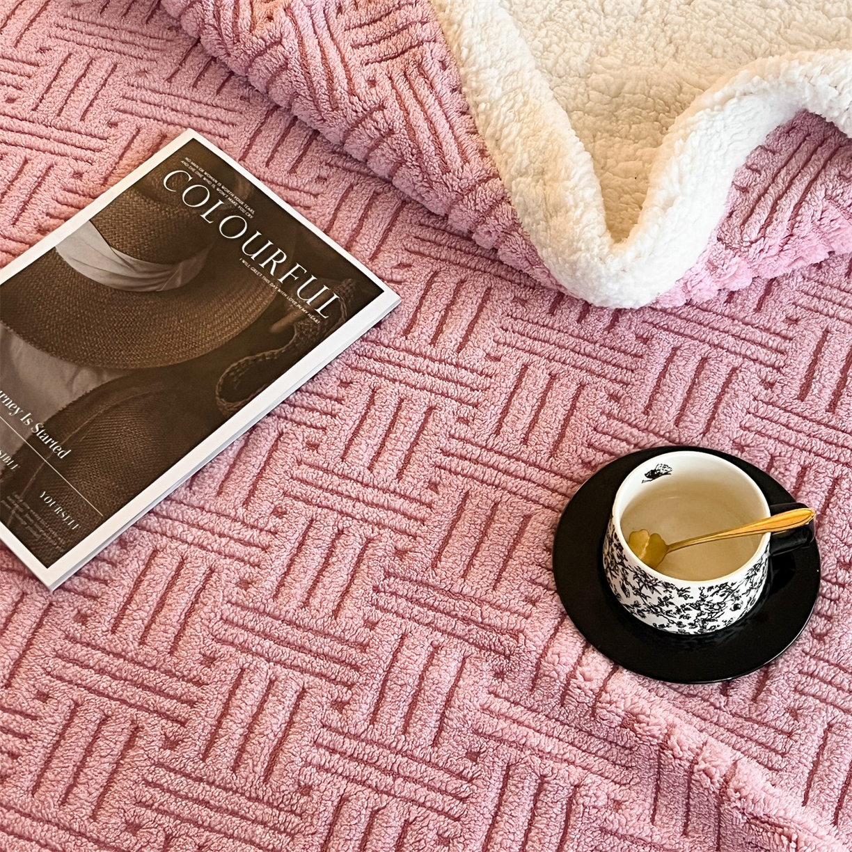 91家纺网 家纺一手货源 找家纺 丝幔家纺 2025新款A类提花舒棉绒毯-饼干花 饼干花-樱花粉