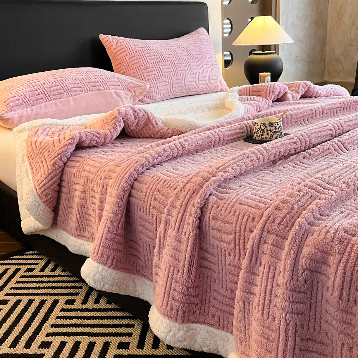 91家纺网 家纺一手货源 找家纺 丝幔家纺 2025新款A类提花舒棉绒毯-饼干花 饼干花-樱花粉