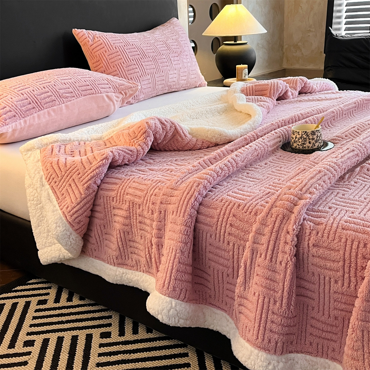 91家纺网 家纺一手货源 找家纺 丝幔家纺 2025新款A类提花舒棉绒毯-饼干花 饼干花-樱花粉